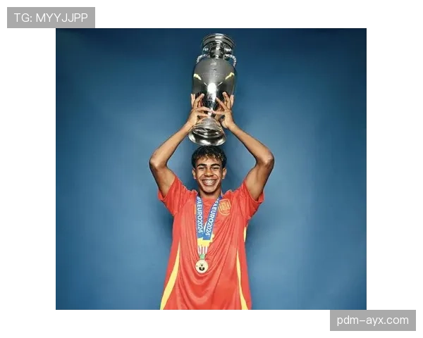 欧洲杯奖杯巡游盛大启幕,足球盛典即将荣耀回归 欧洲杯奖杯巡游盛大启幕,足球盛典即将荣耀回归